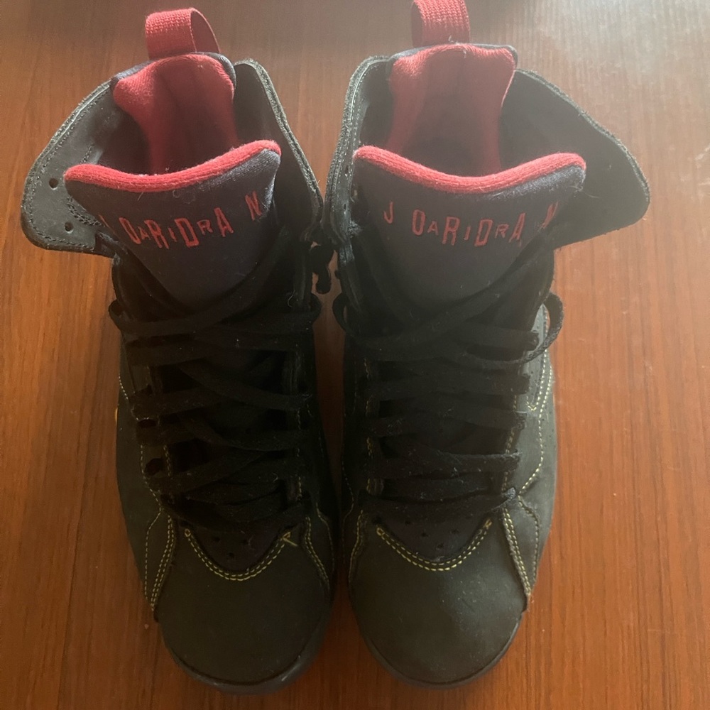 Air Jordan 7 Retro size 8 in black/varsity red/citrus